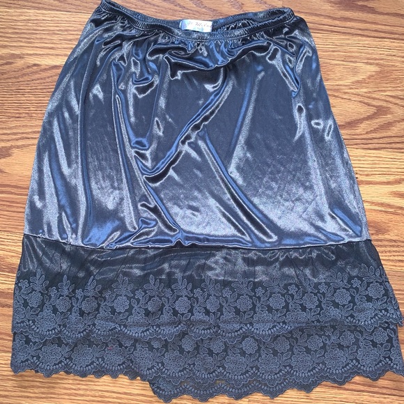 Grey slip - Picture 2 of 3